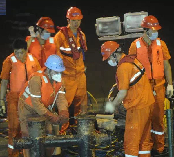 How will reflective vest help in rescuing